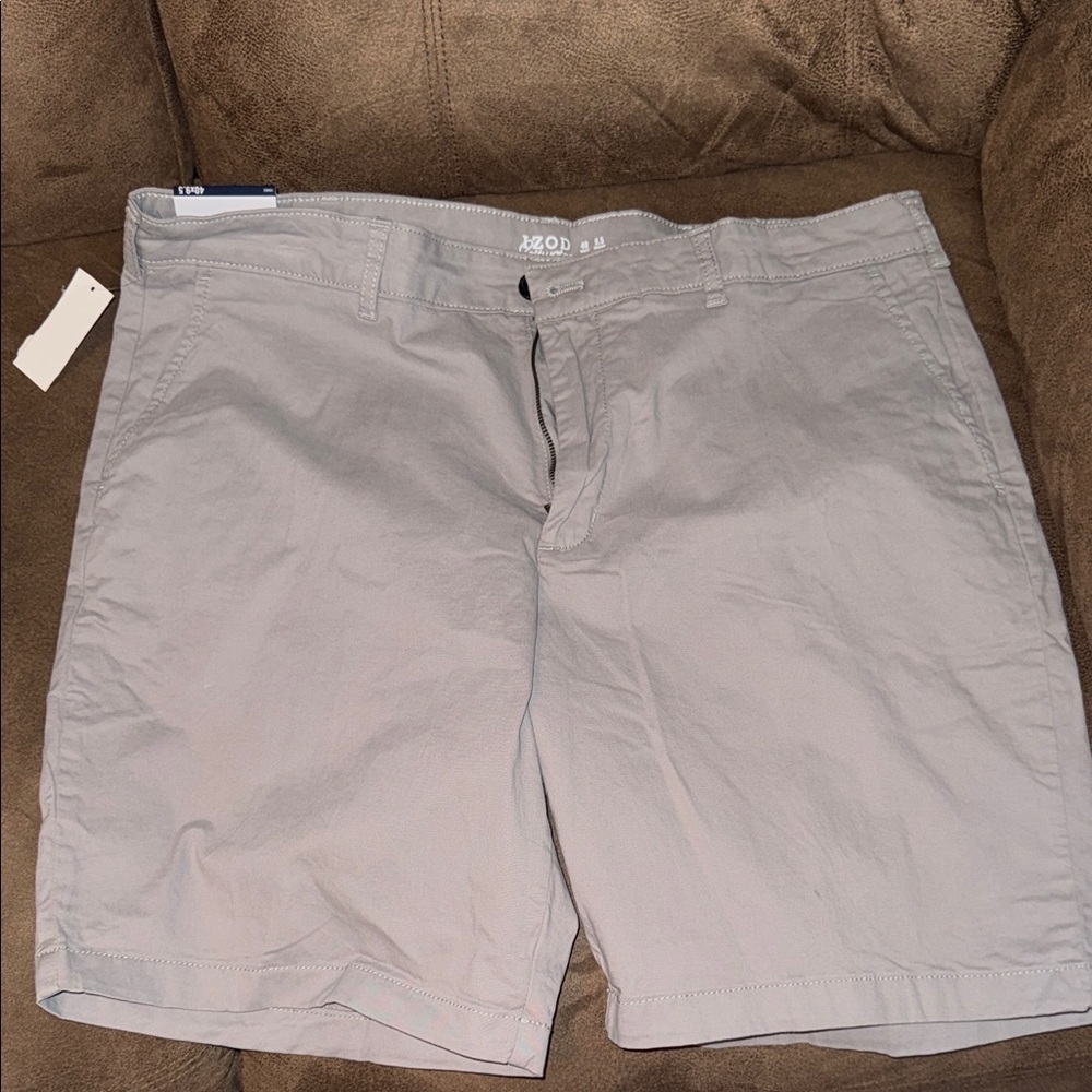 Izod Light Gray Men’s Flat Front Shorts